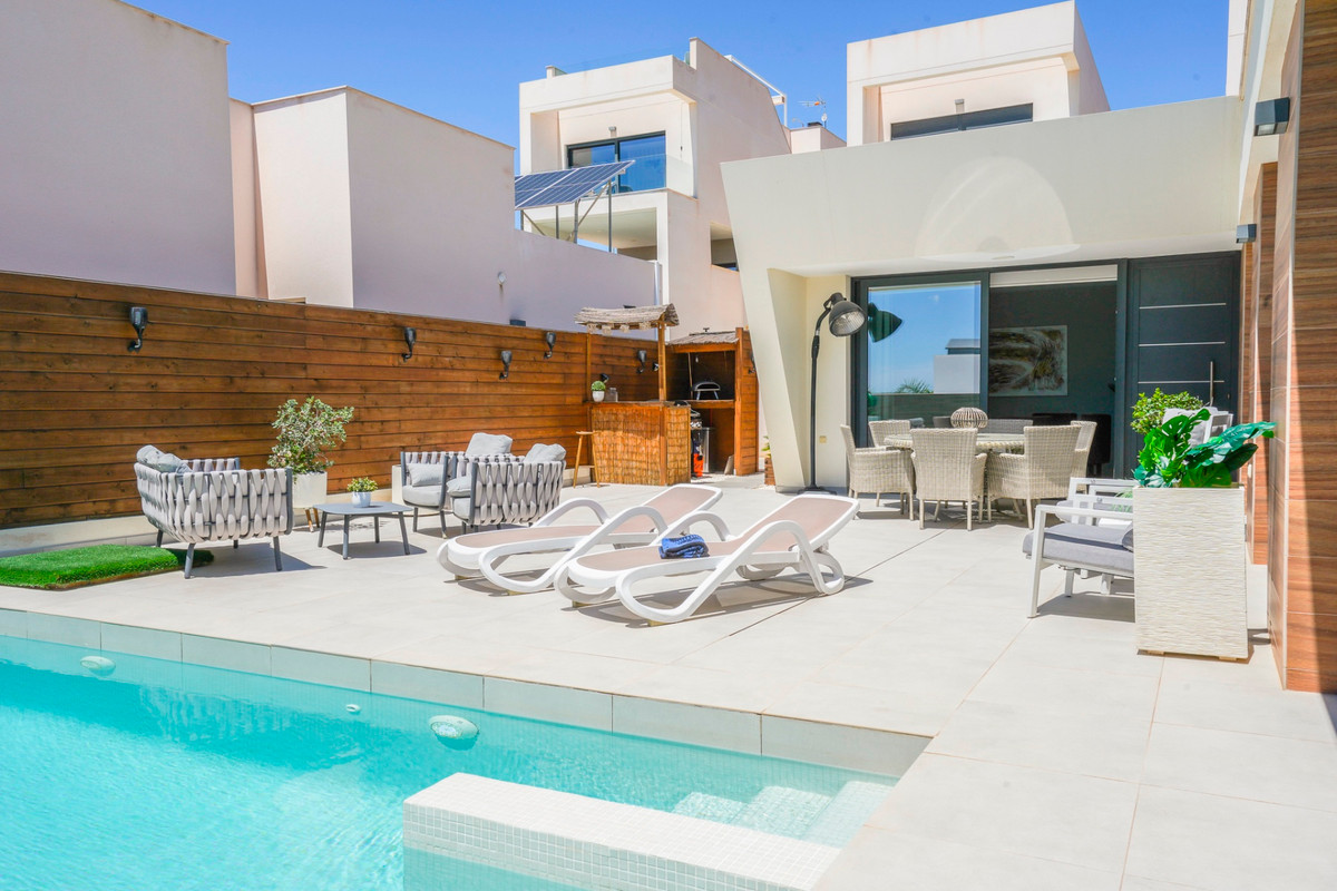 Se vende Villa - Chalet de 4 dormitorios en Costa Blanca, Alicante, España