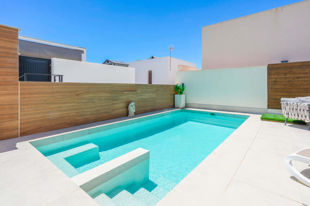 Se vende Villa - Chalet de 4 dormitorios en Costa Blanca, Alicante, España