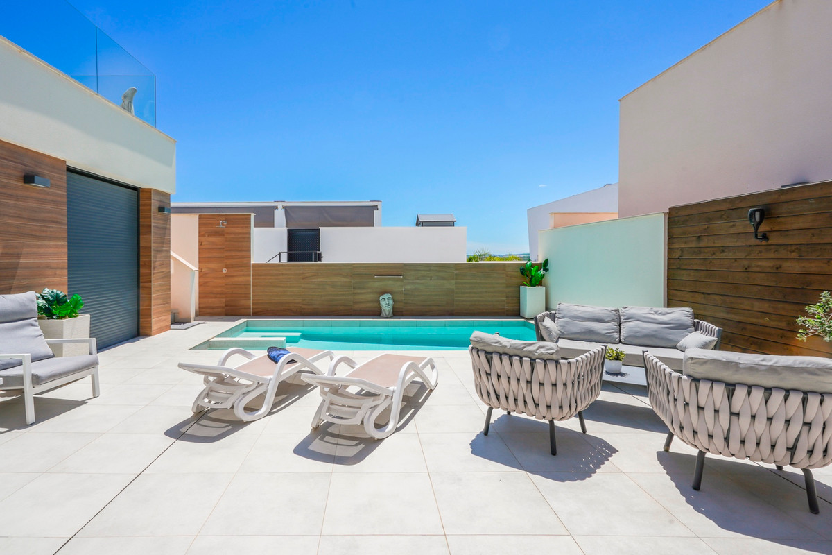 Se vende Villa - Chalet de 4 dormitorios en Costa Blanca, Alicante, España