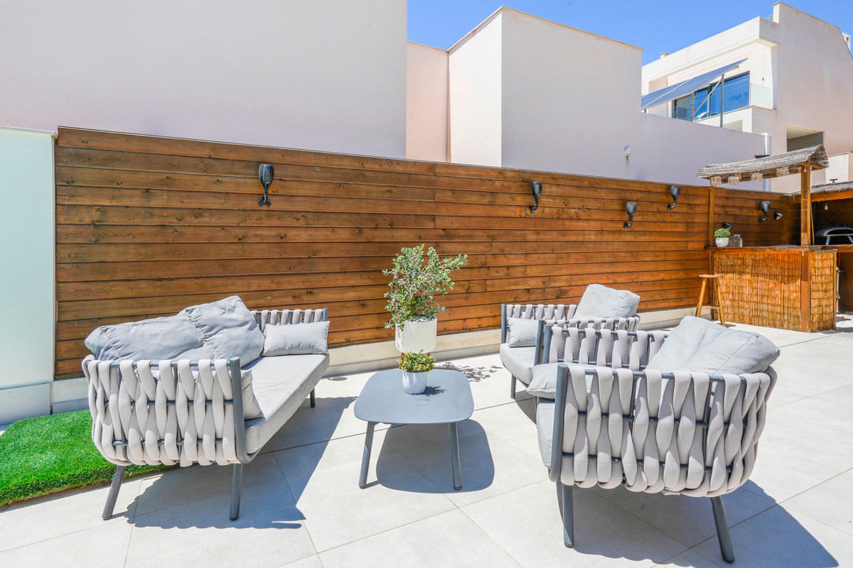 Se vende Villa - Chalet de 4 dormitorios en Costa Blanca, Alicante, España