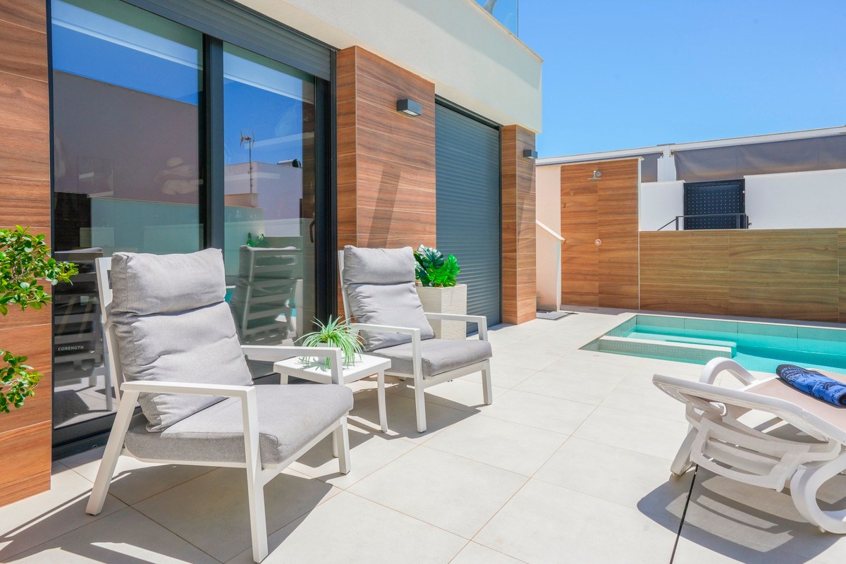 Se vende Villa - Chalet de 4 dormitorios en Costa Blanca, Alicante, España