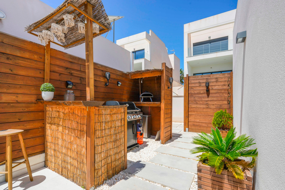 Se vende Villa - Chalet de 4 dormitorios en Costa Blanca, Alicante, España