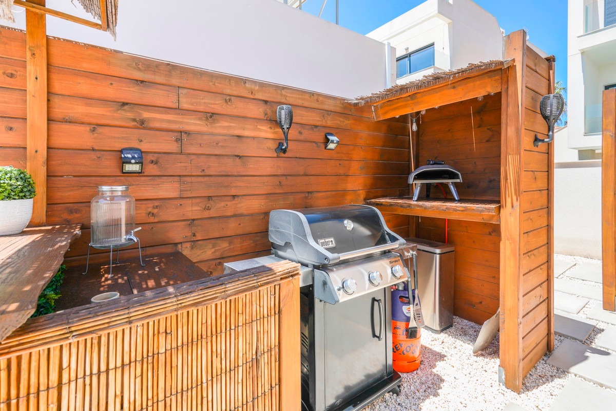 Se vende Villa - Chalet de 4 dormitorios en Costa Blanca, Alicante, España