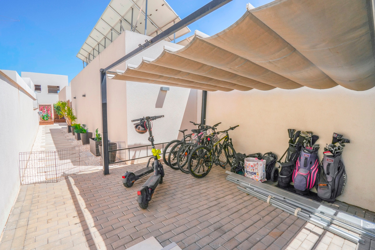 Se vende Villa - Chalet de 4 dormitorios en Costa Blanca, Alicante, España