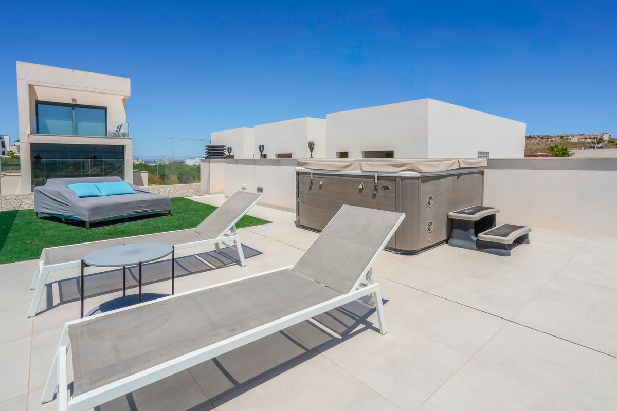 Se vende Villa - Chalet de 4 dormitorios en Costa Blanca, Alicante, España