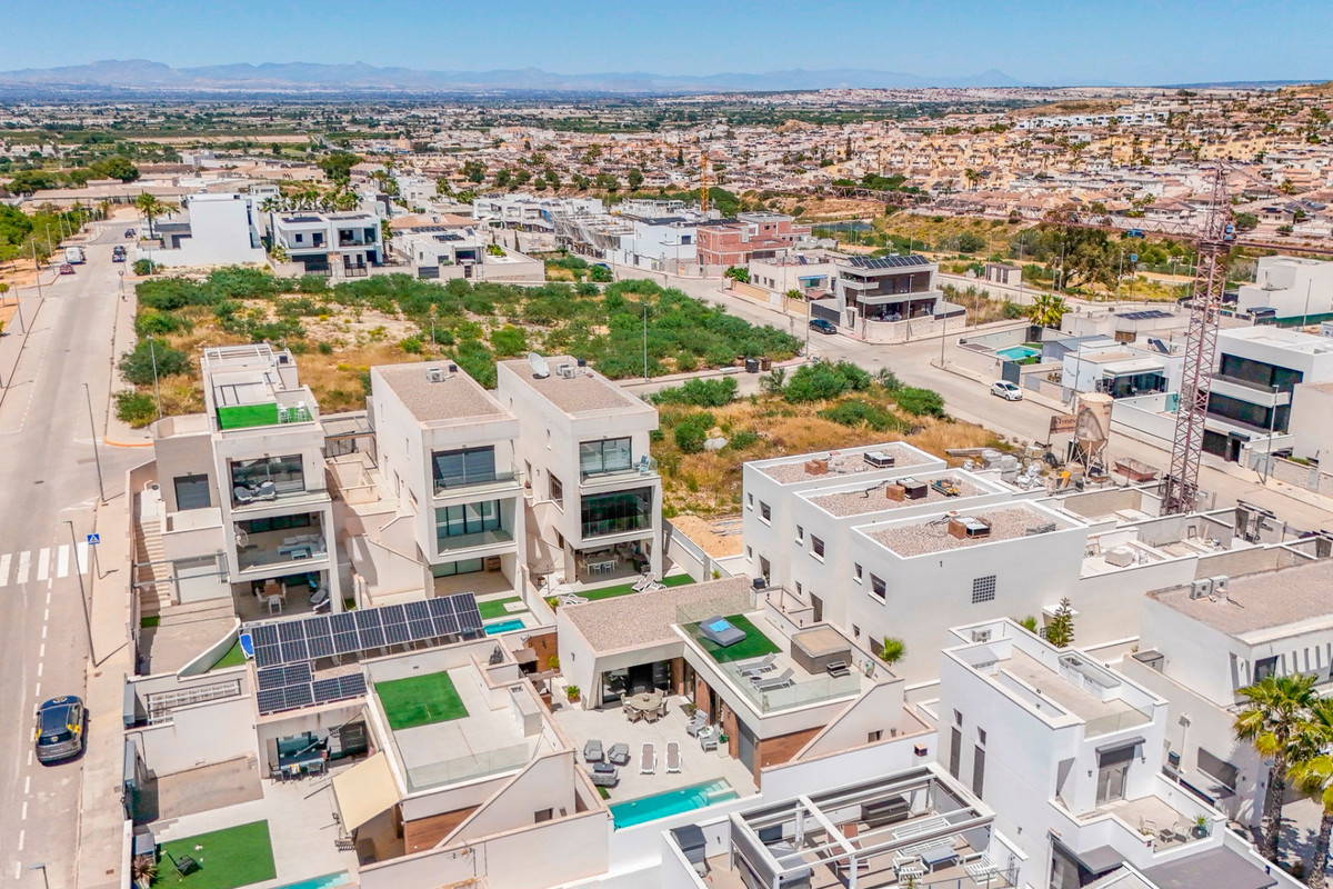 Se vende Villa - Chalet de 4 dormitorios en Costa Blanca, Alicante, España