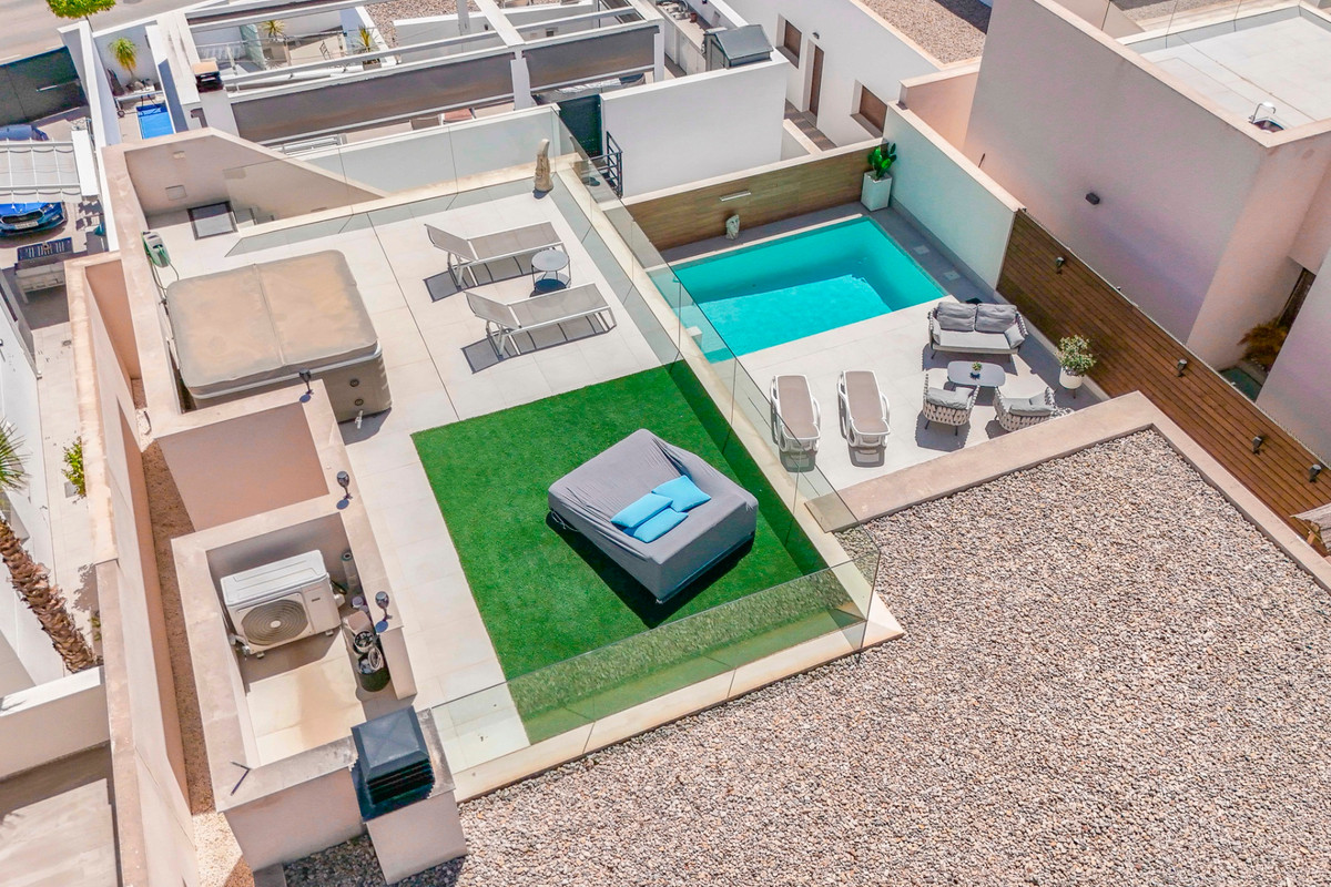Se vende Villa - Chalet de 4 dormitorios en Costa Blanca, Alicante, España