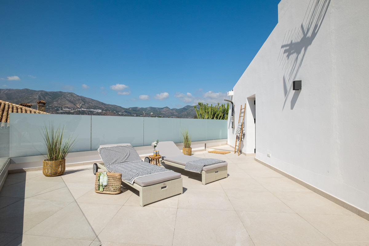 6 Bed Townhouse for sale in Sierrezuela Costa Del Sol, Málaga, Spain