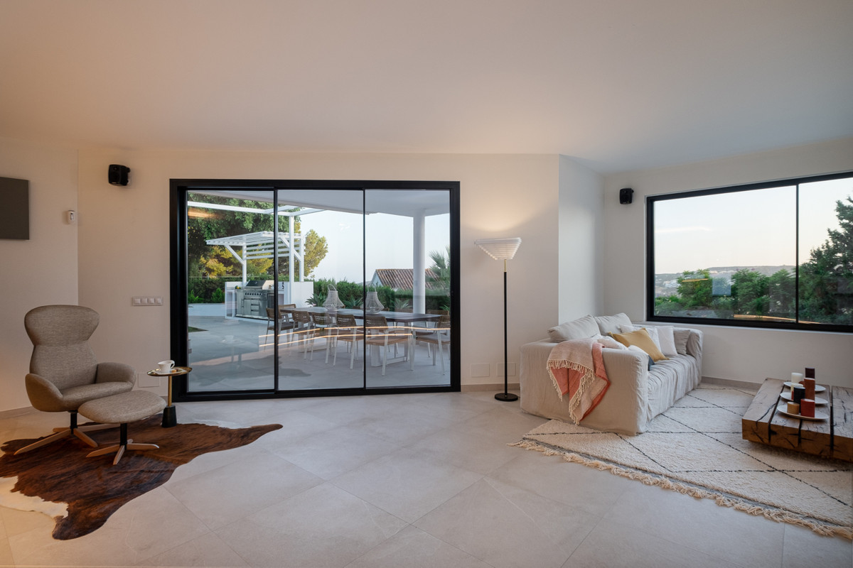 6 Bed Townhouse for sale in Sierrezuela Costa Del Sol, Málaga, Spain