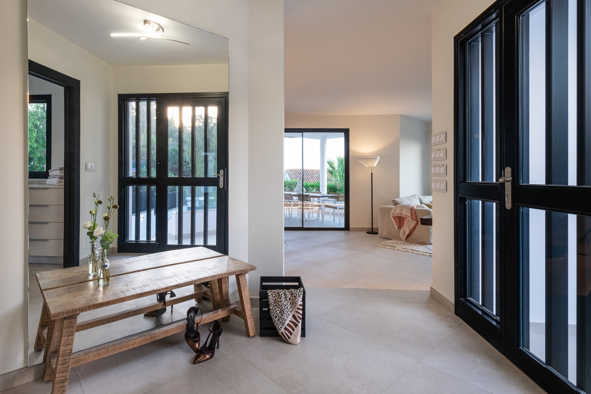 6 Bed Townhouse for sale in Sierrezuela Costa Del Sol, Málaga, Spain