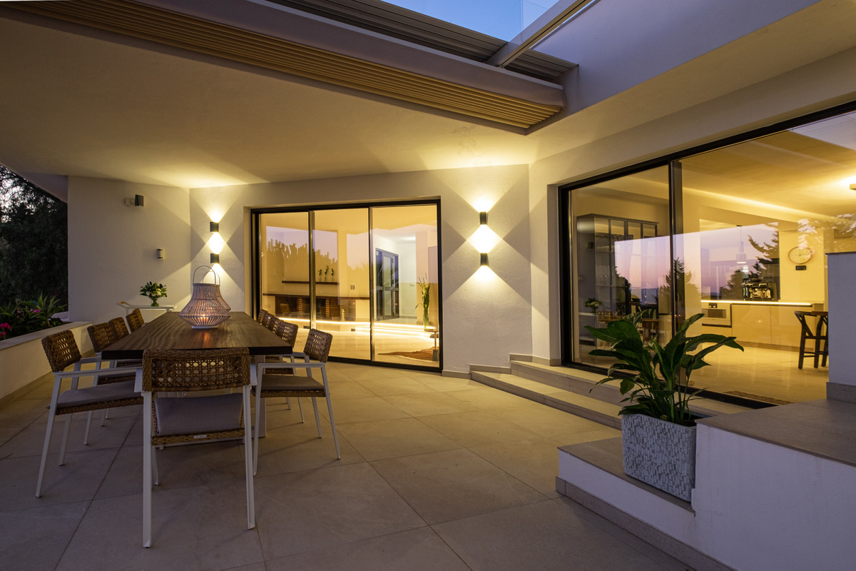 6 Bed Townhouse for sale in Sierrezuela Costa Del Sol, Málaga, Spain