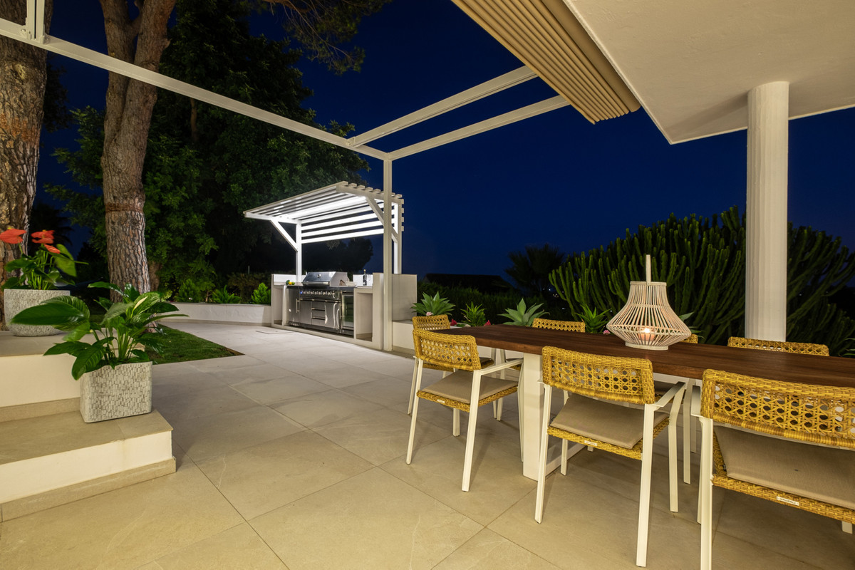 6 Bed Townhouse for sale in Sierrezuela Costa Del Sol, Málaga, Spain