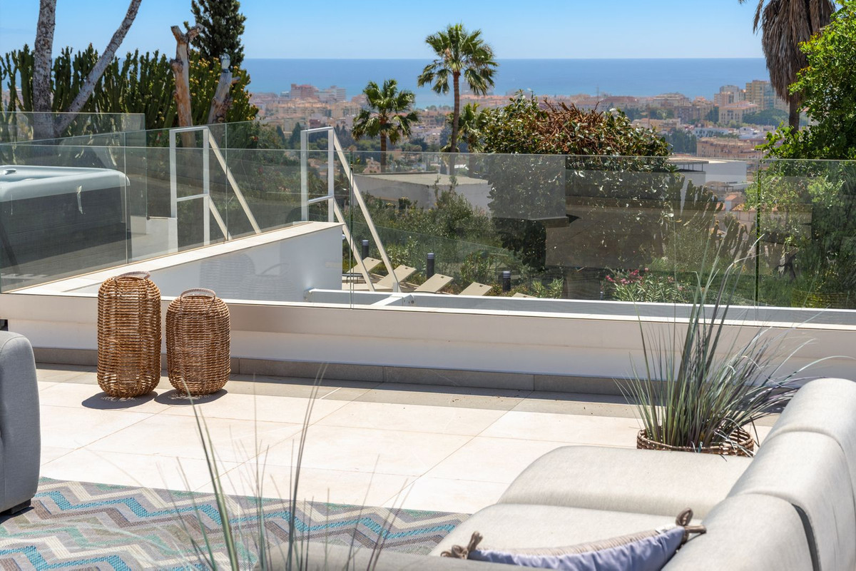 6 Bed Townhouse for sale in Sierrezuela Costa Del Sol, Málaga, Spain