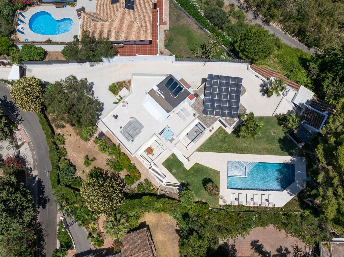 6 Bed Townhouse for sale in Sierrezuela Costa Del Sol, Málaga, Spain