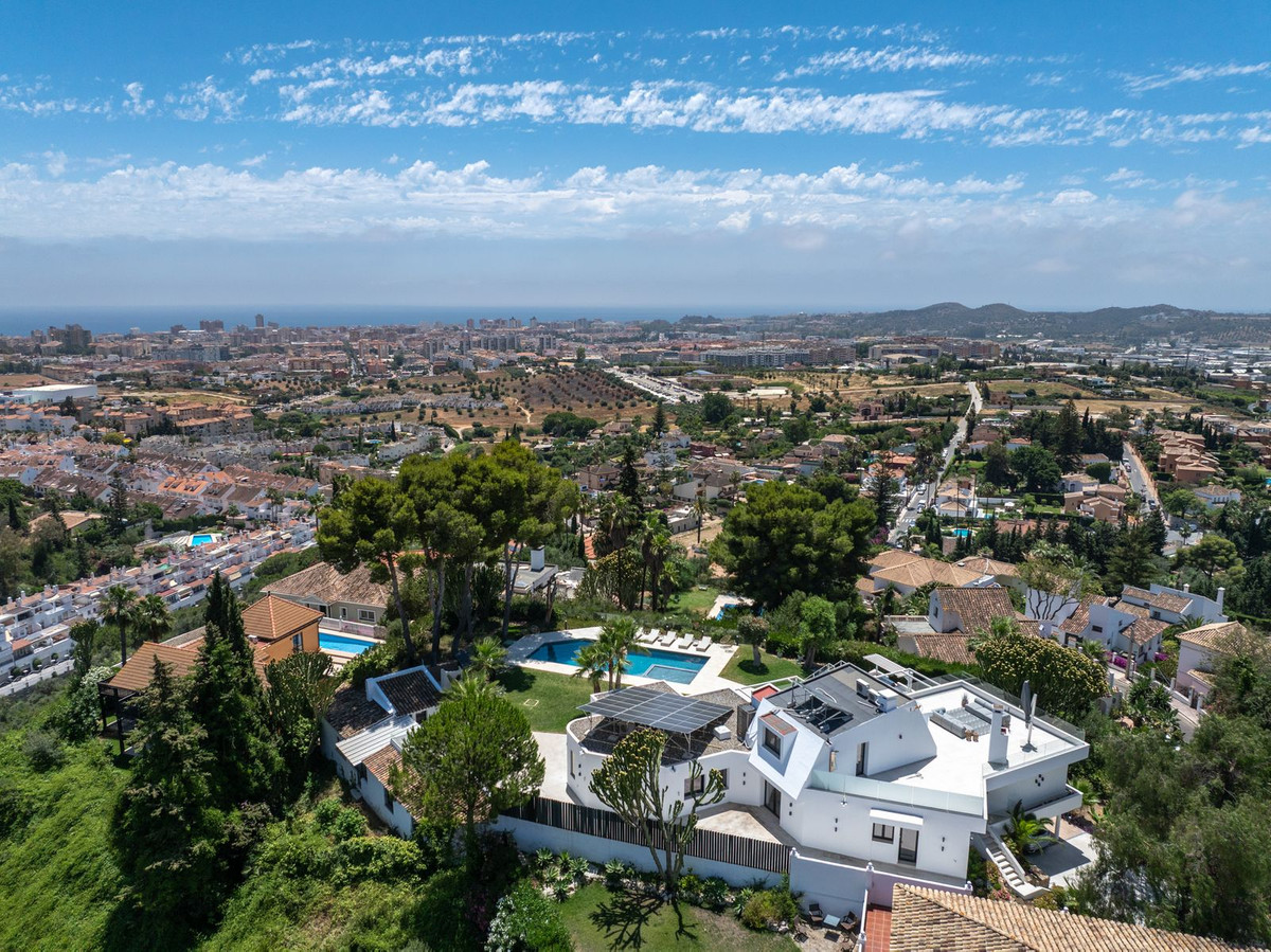 6 Bed Townhouse for sale in Sierrezuela Costa Del Sol, Málaga, Spain