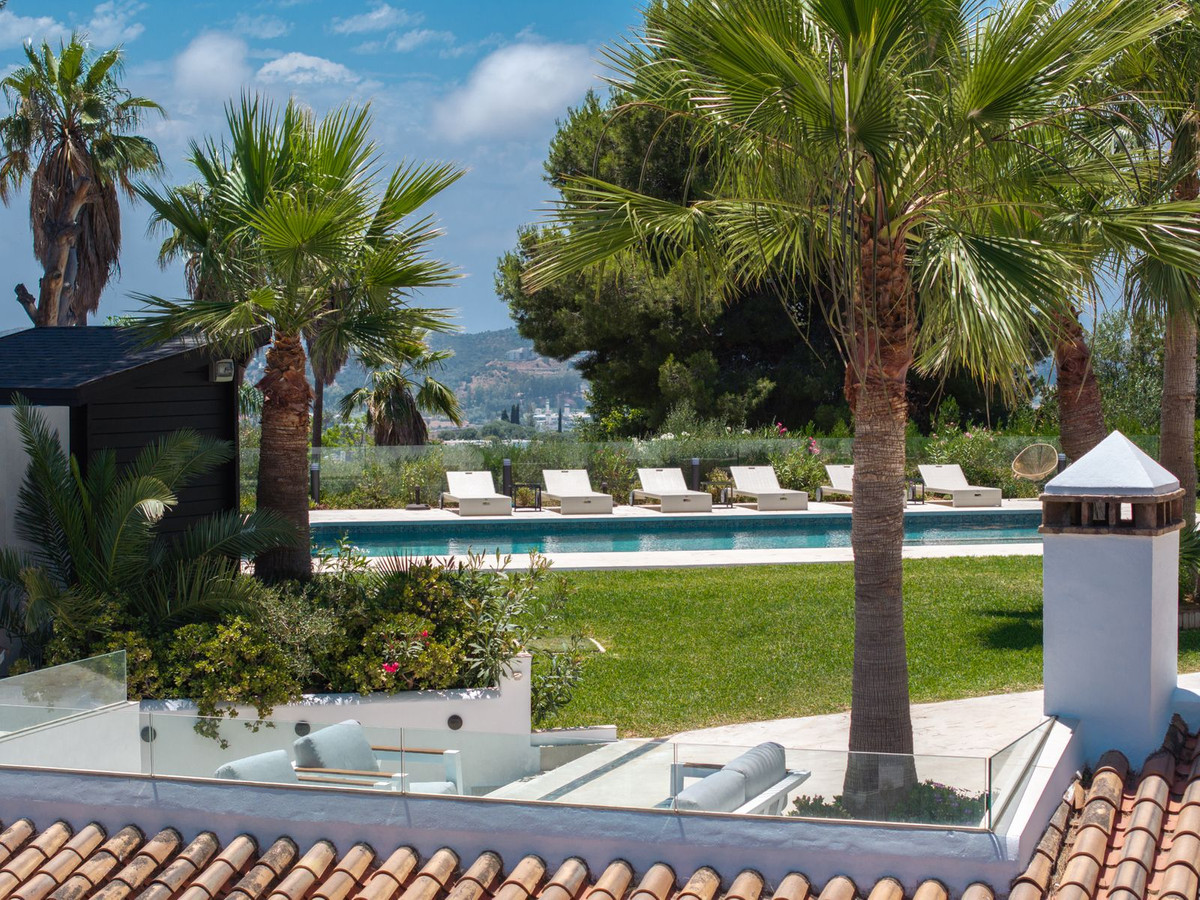 6 Bed Townhouse for sale in Sierrezuela Costa Del Sol, Málaga, Spain