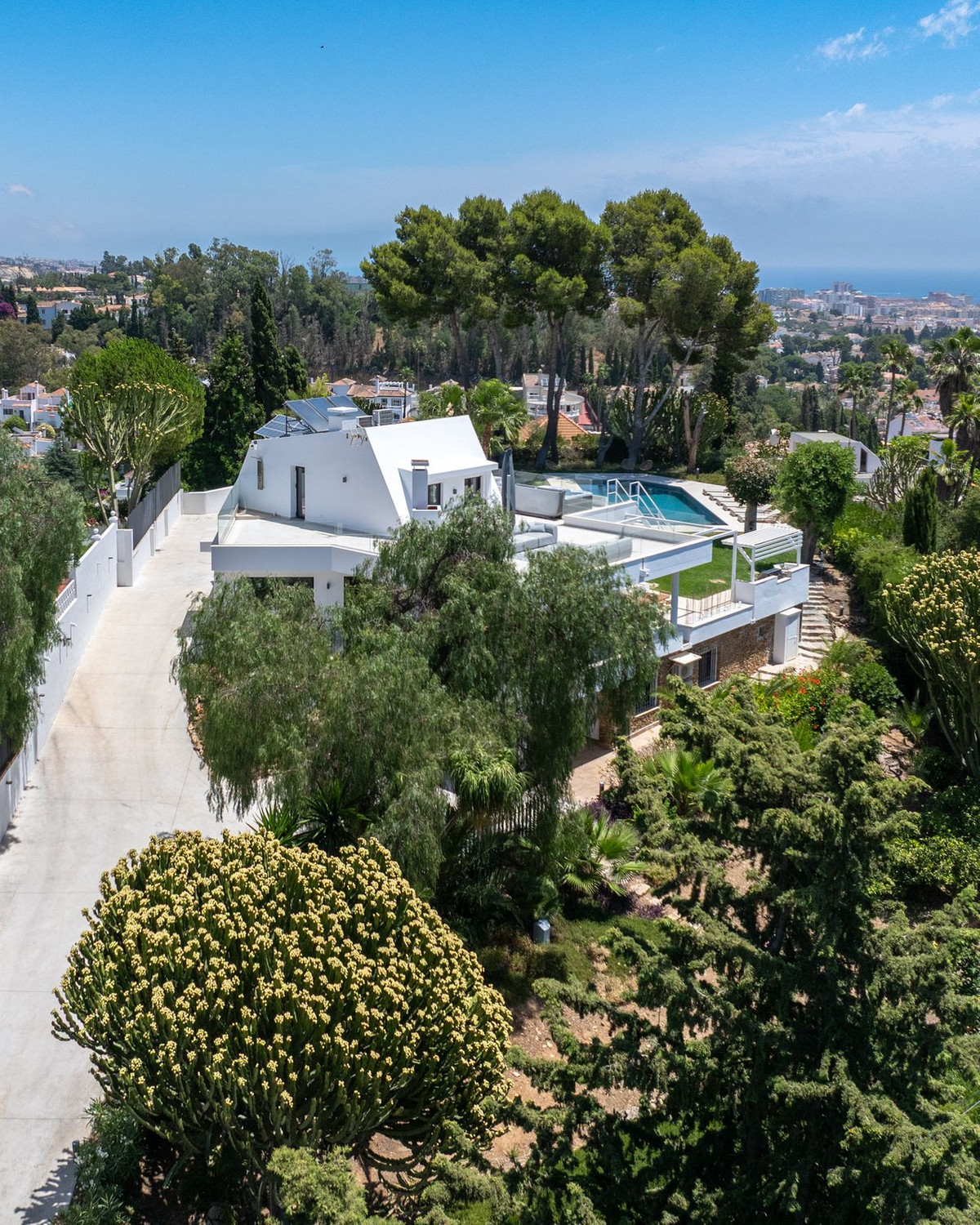 6 Bed Townhouse for sale in Sierrezuela Costa Del Sol, Málaga, Spain