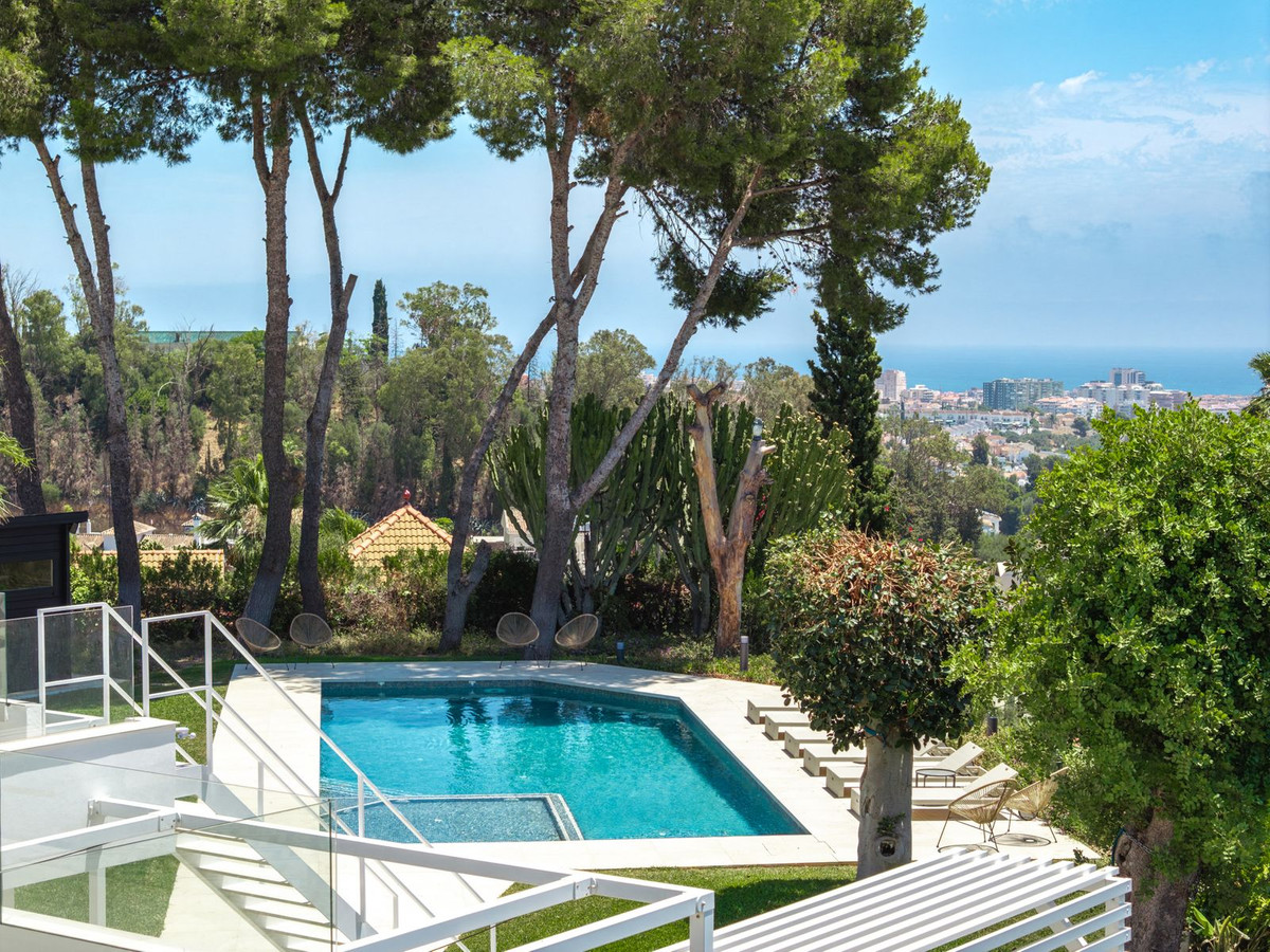 6 Bed Townhouse for sale in Sierrezuela Costa Del Sol, Málaga, Spain