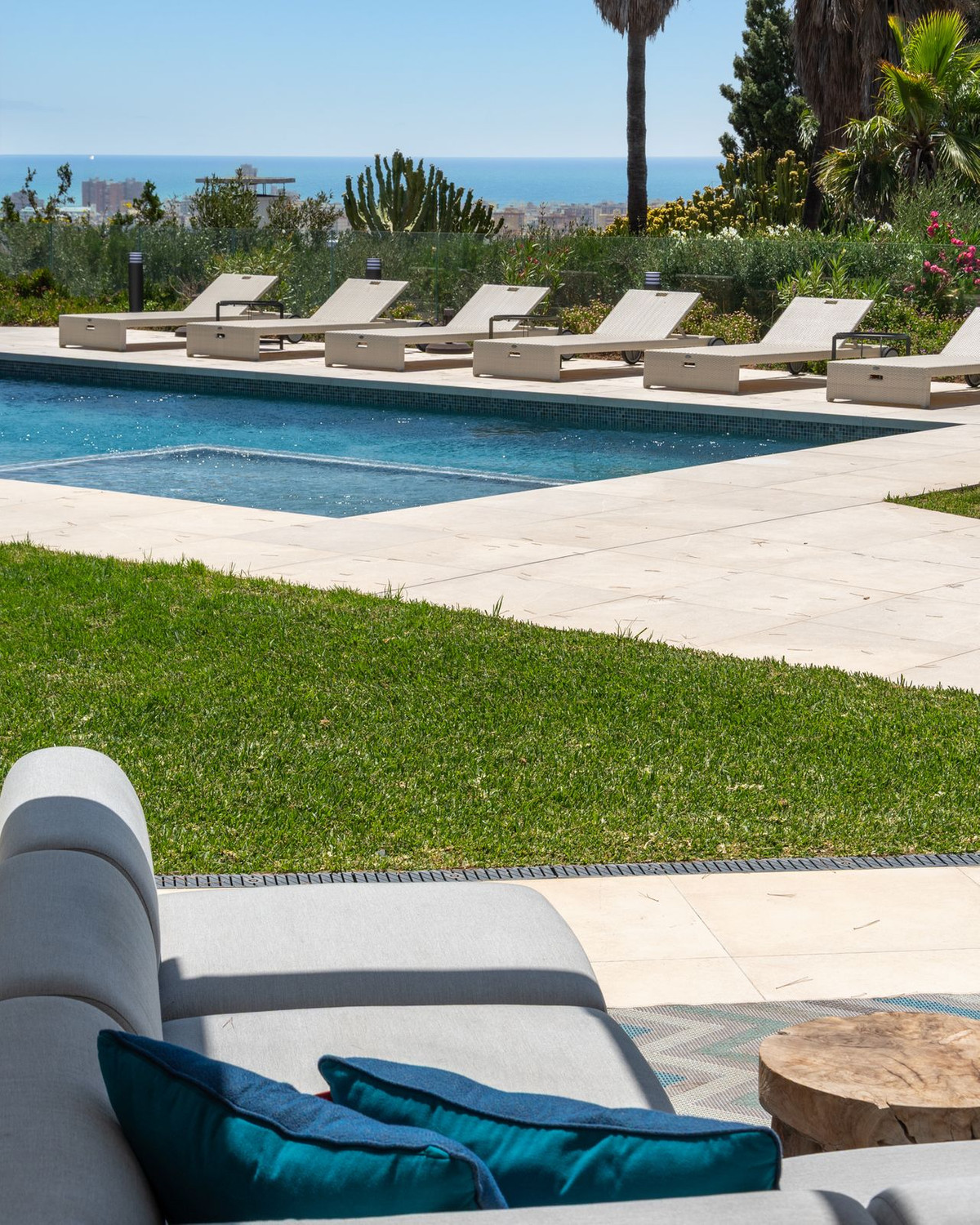 6 Bed Townhouse for sale in Sierrezuela Costa Del Sol, Málaga, Spain