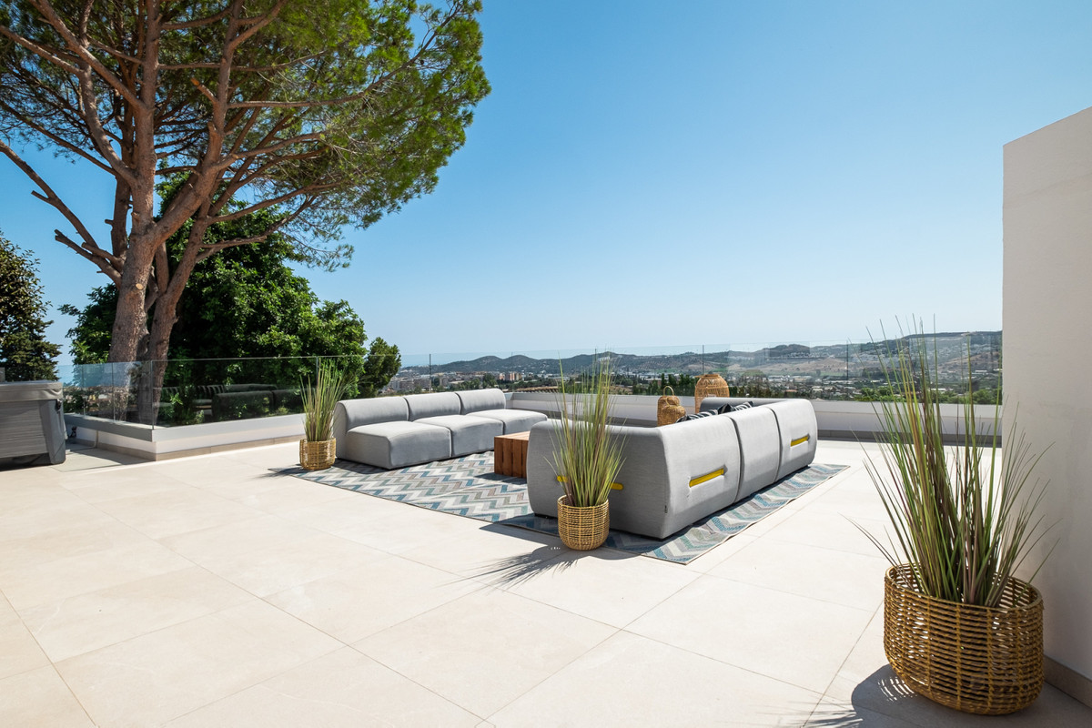 6 Bed Townhouse for sale in Sierrezuela Costa Del Sol, Málaga, Spain