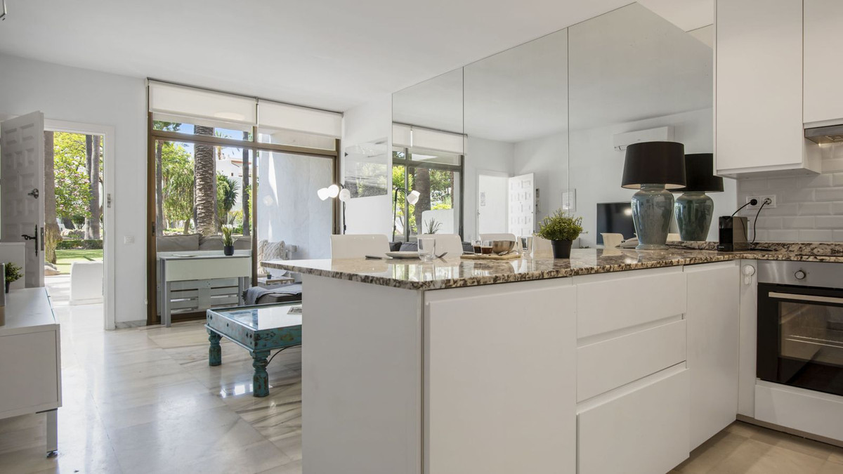 2 Bed Apartment for sale in Puerto Banús Costa Del Sol, Málaga, Spain