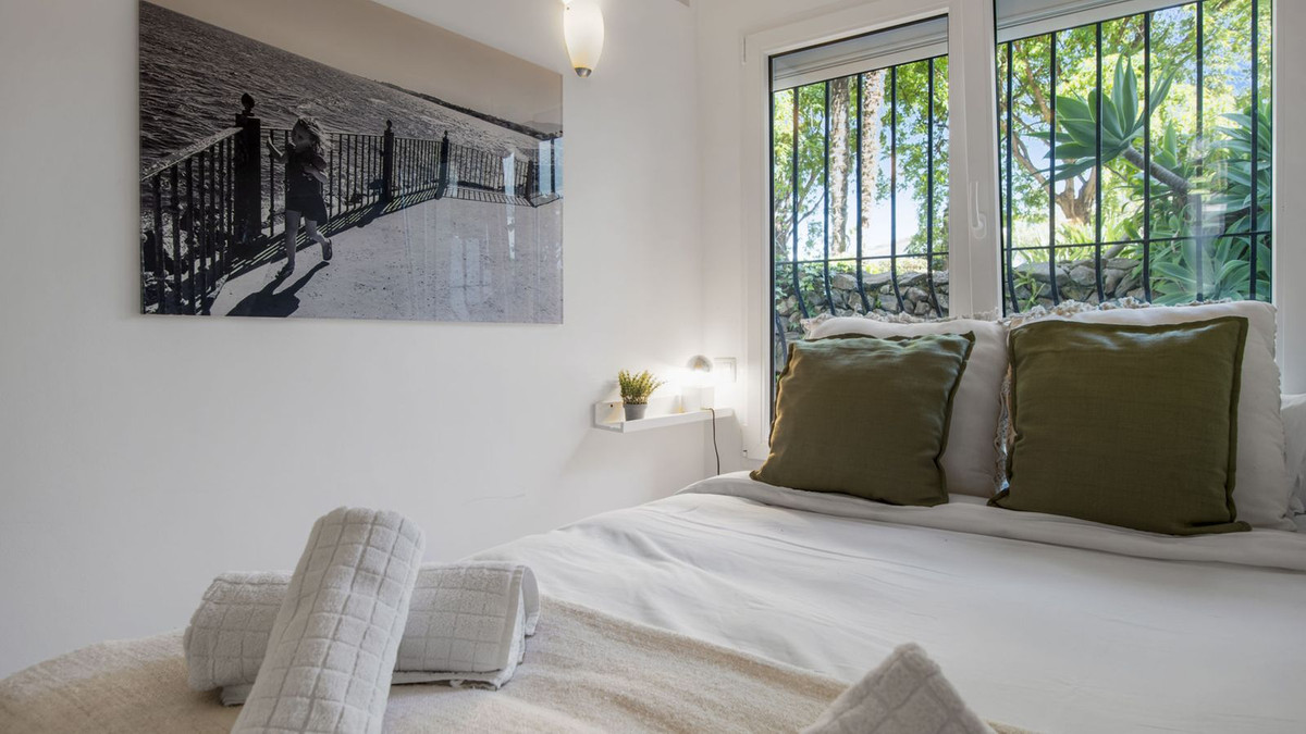 2 Bed Apartment for sale in Puerto Banús Costa Del Sol, Málaga, Spain