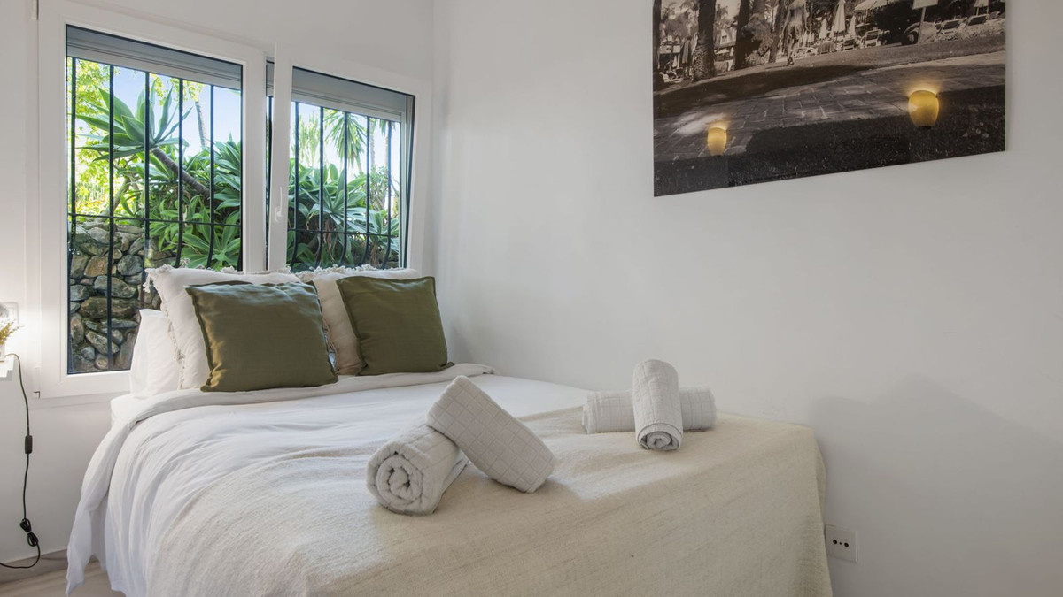 2 Bed Apartment for sale in Puerto Banús Costa Del Sol, Málaga, Spain
