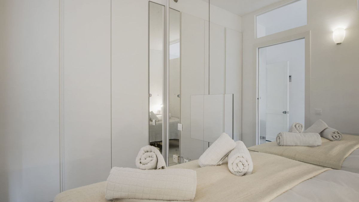 2 Bed Apartment for sale in Puerto Banús Costa Del Sol, Málaga, Spain