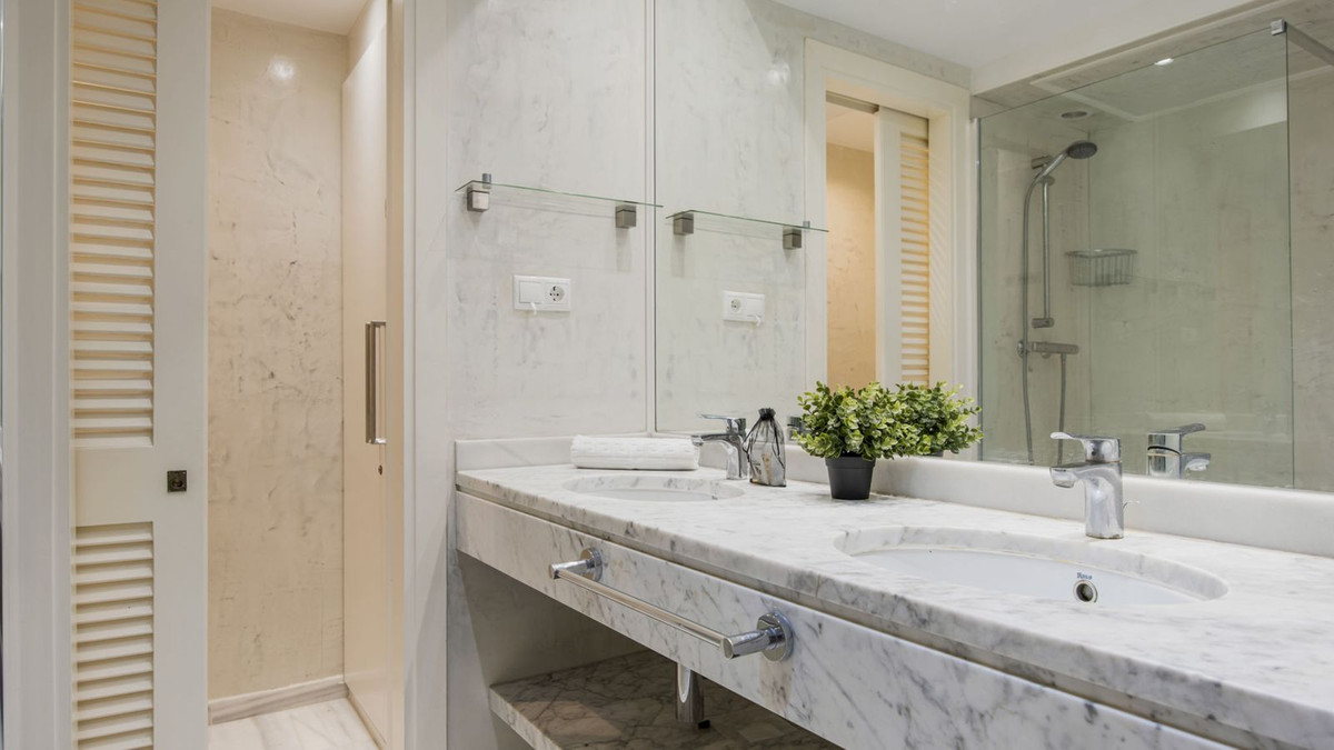 2 Bed Apartment for sale in Puerto Banús Costa Del Sol, Málaga, Spain