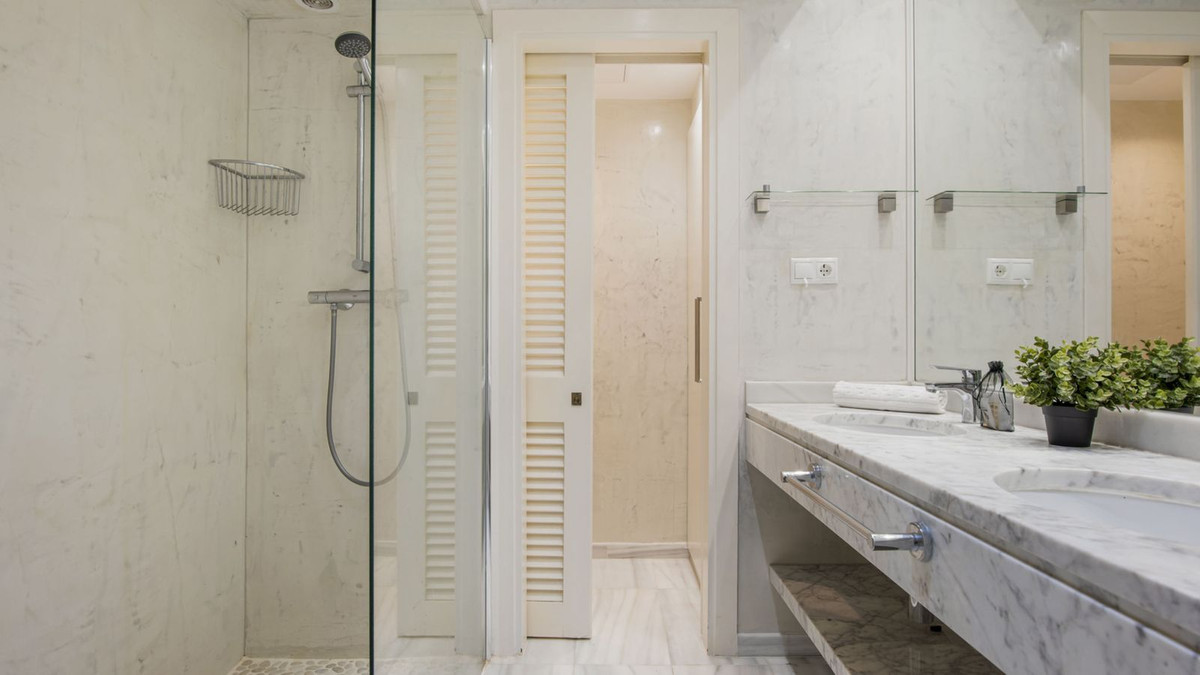 2 Bed Apartment for sale in Puerto Banús Costa Del Sol, Málaga, Spain