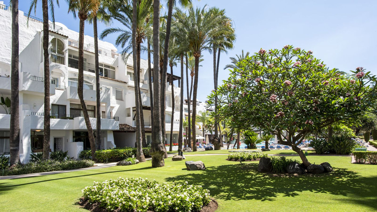 2 Bed Apartment for sale in Puerto Banús Costa Del Sol, Málaga, Spain