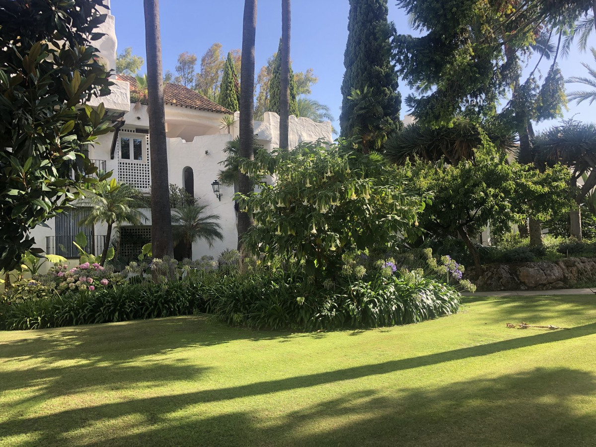 2 Bed Apartment for sale in Puerto Banús Costa Del Sol, Málaga, Spain