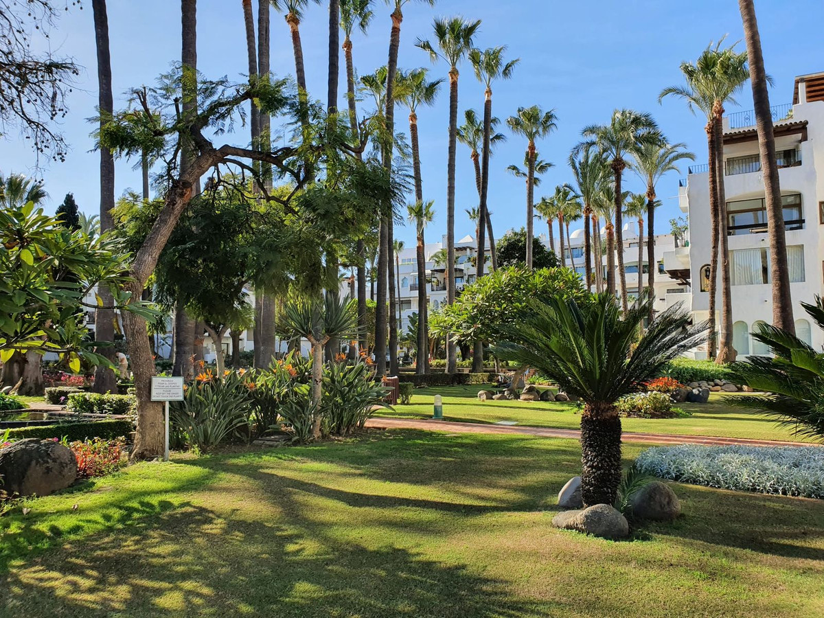 2 Bed Apartment for sale in Puerto Banús Costa Del Sol, Málaga, Spain