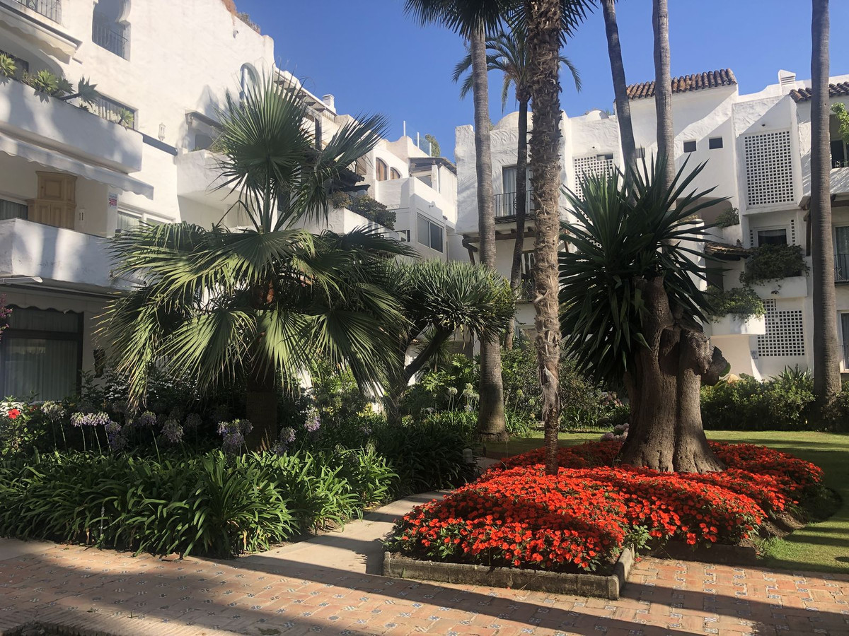 2 Bed Apartment for sale in Puerto Banús Costa Del Sol, Málaga, Spain