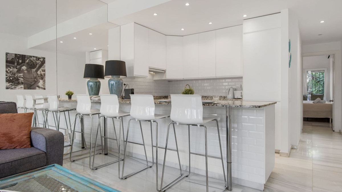 2 Bed Apartment for sale in Puerto Banús Costa Del Sol, Málaga, Spain
