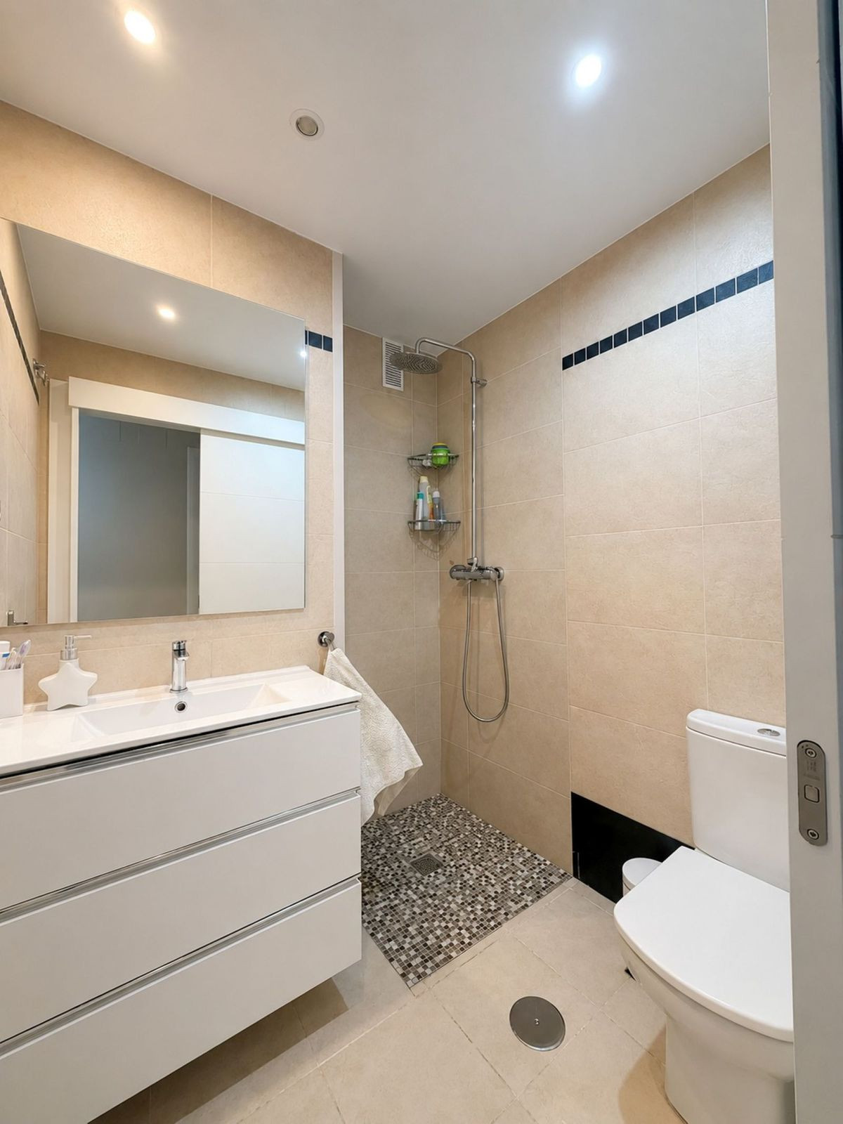 Se vende Apartamento Planta Media de 3 dormitorios en Costa Del Sol, Málaga, España