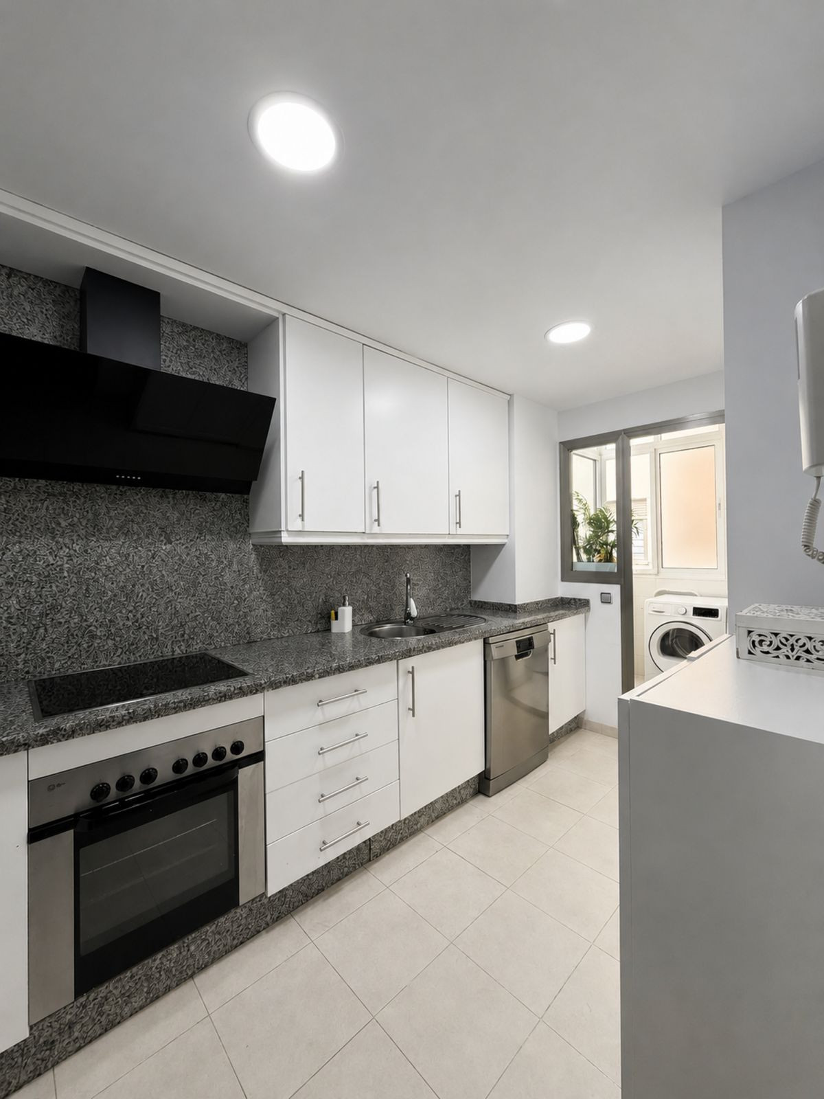 Se vende Apartamento Planta Media de 3 dormitorios en Costa Del Sol, Málaga, España