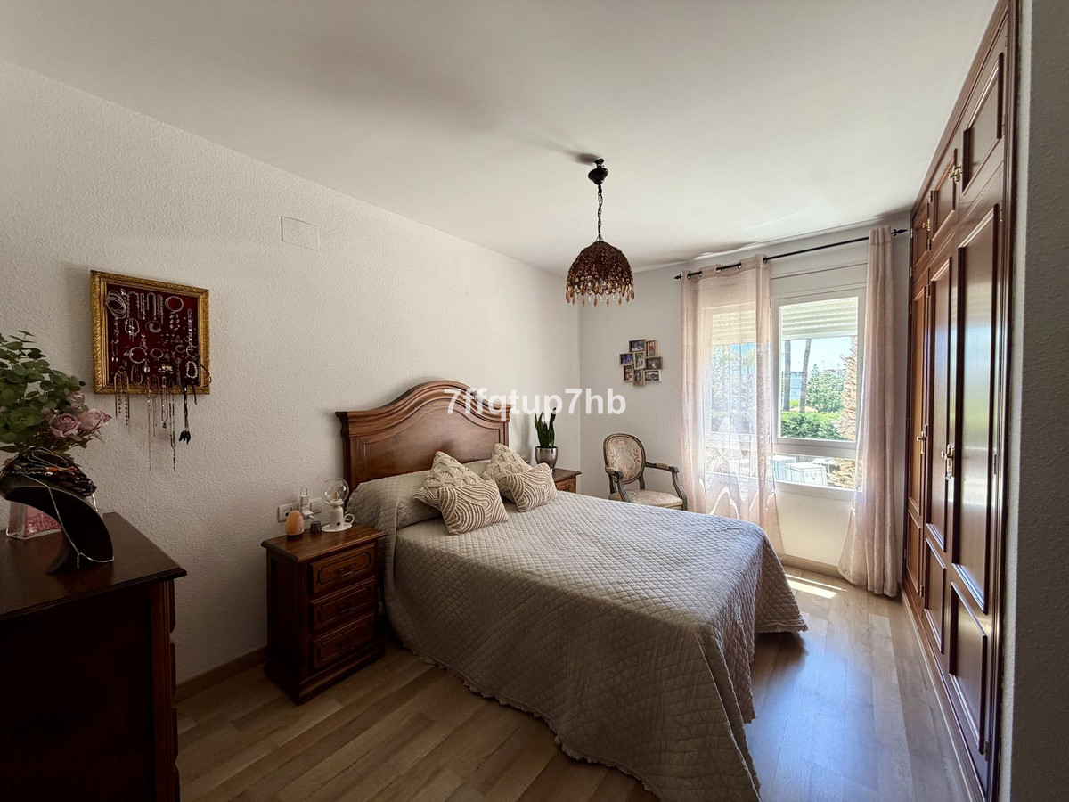 4 Bed Apartment for sale in Estepona Costa Del Sol, Málaga, Spain