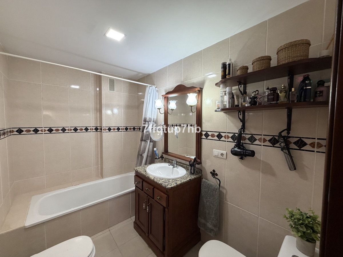 4 Bed Apartment for sale in Estepona Costa Del Sol, Málaga, Spain
