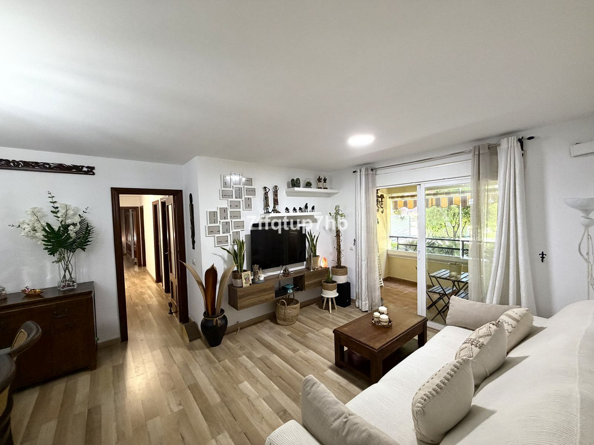 4 Bed Apartment for sale in Estepona Costa Del Sol, Málaga, Spain
