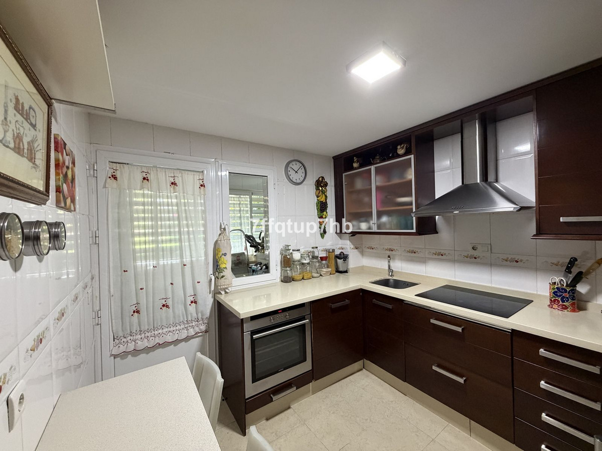 4 Bed Apartment for sale in Estepona Costa Del Sol, Málaga, Spain