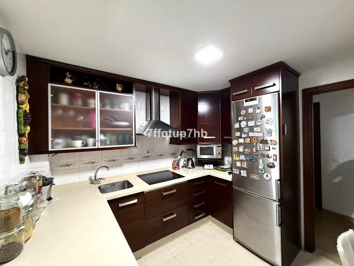 4 Bed Apartment for sale in Estepona Costa Del Sol, Málaga, Spain