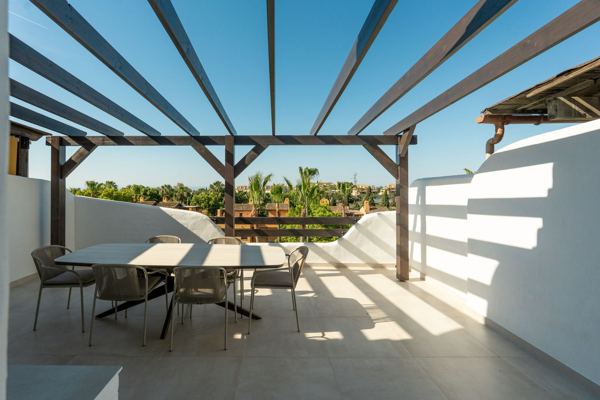 3 Bed Townhouse for sale in Nagüeles Costa Del Sol, Málaga, Spain
