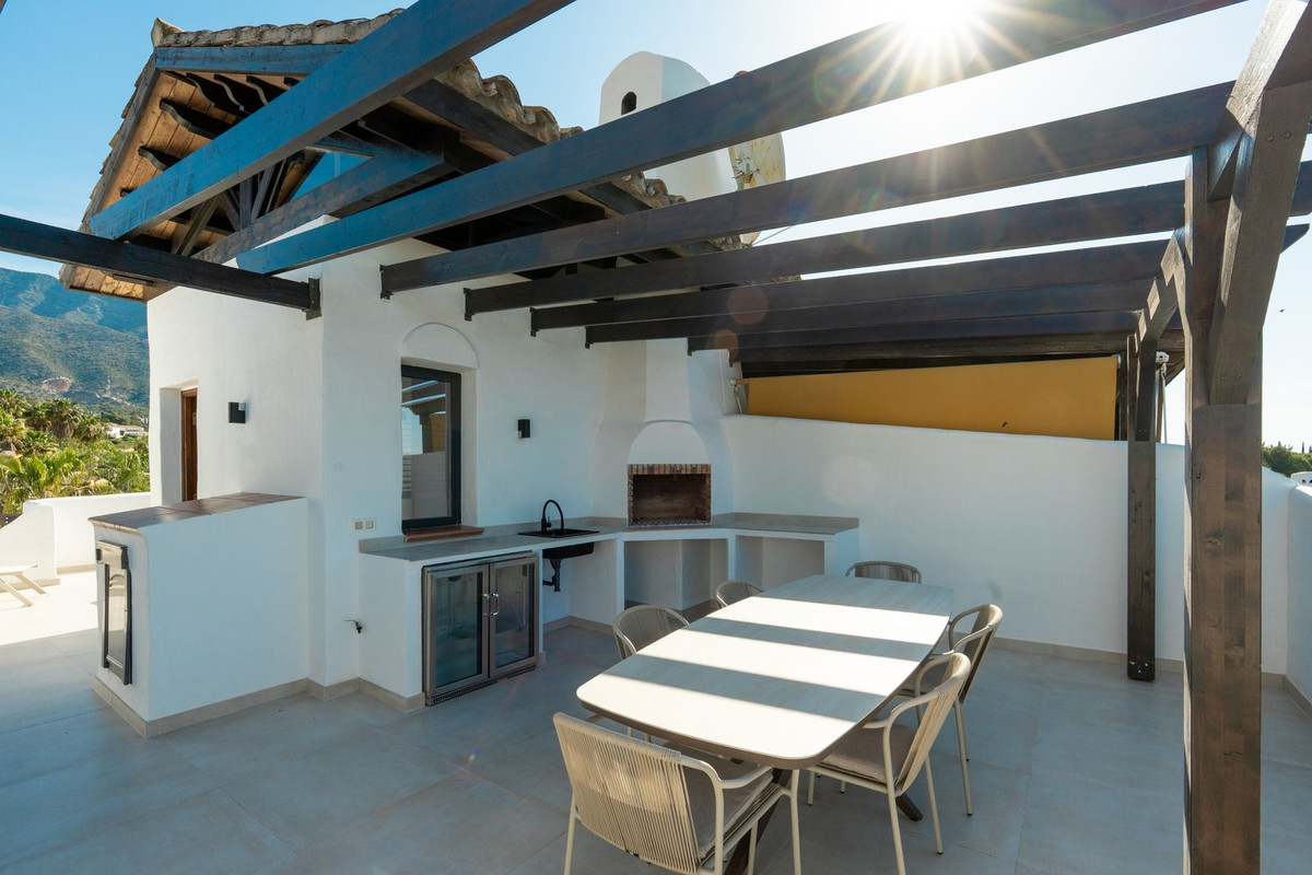 3 Bed Townhouse for sale in Nagüeles Costa Del Sol, Málaga, Spain