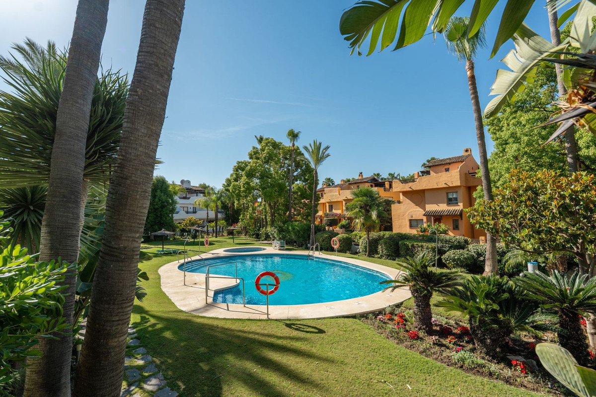 3 Bed Townhouse for sale in Nagüeles Costa Del Sol, Málaga, Spain