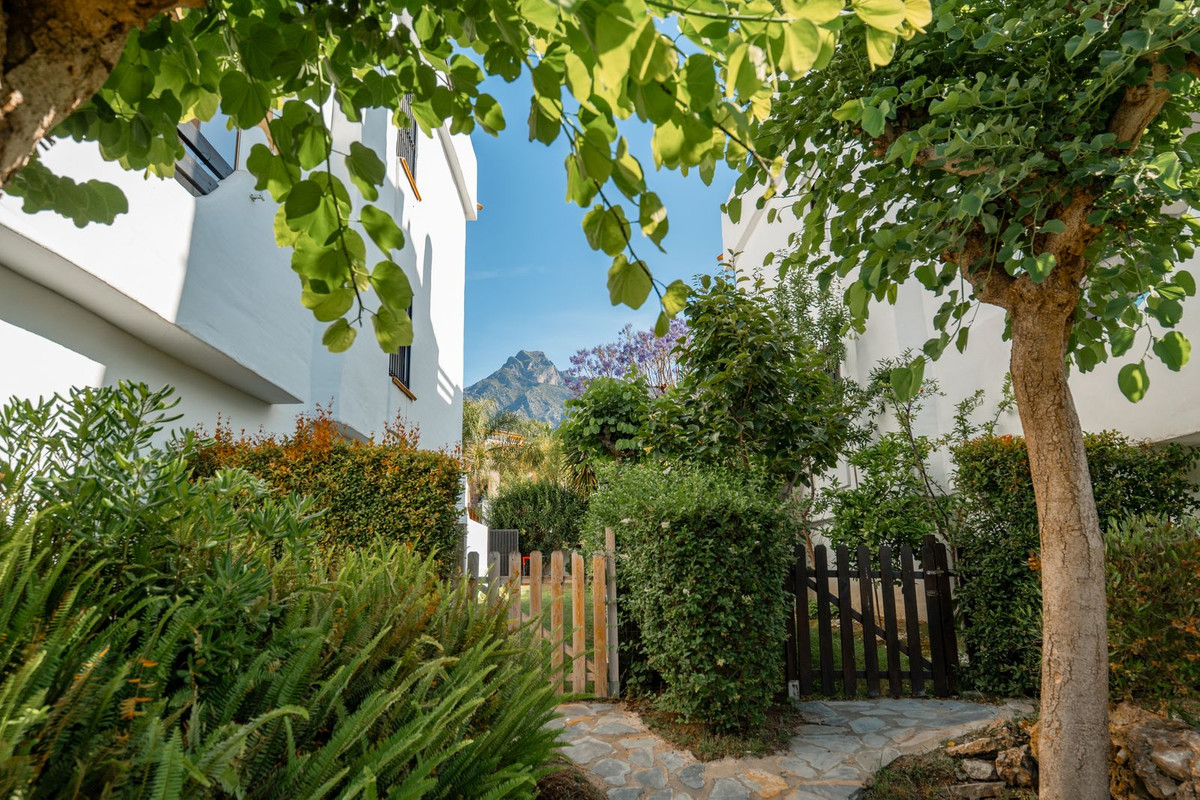3 Bed Townhouse for sale in Nagüeles Costa Del Sol, Málaga, Spain