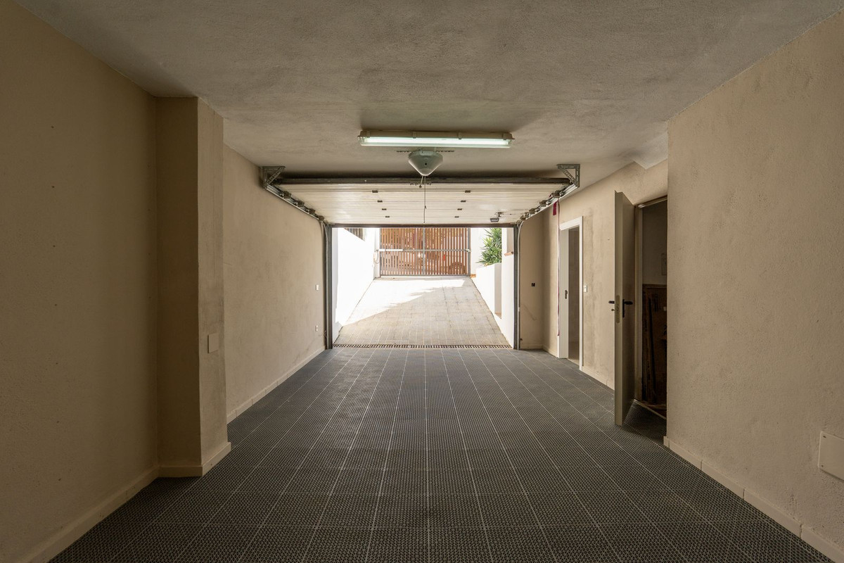 3 Bed Townhouse for sale in Nagüeles Costa Del Sol, Málaga, Spain