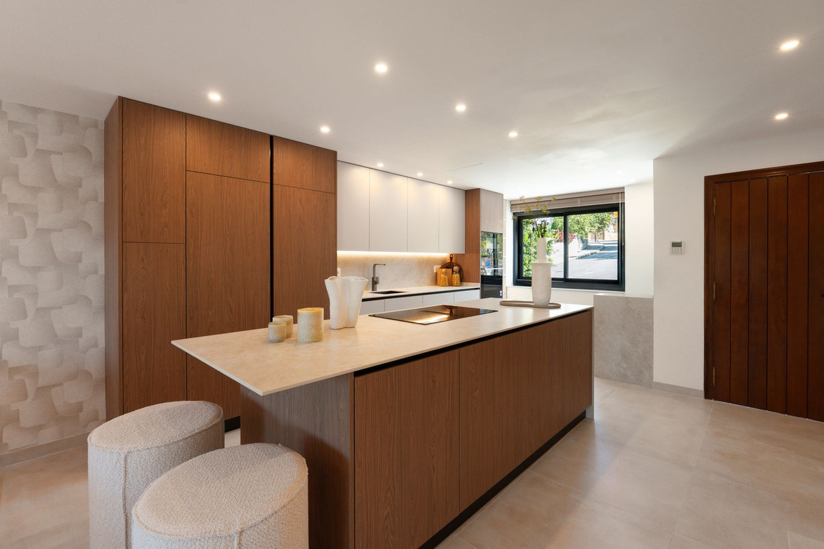3 Bed Townhouse for sale in Nagüeles Costa Del Sol, Málaga, Spain