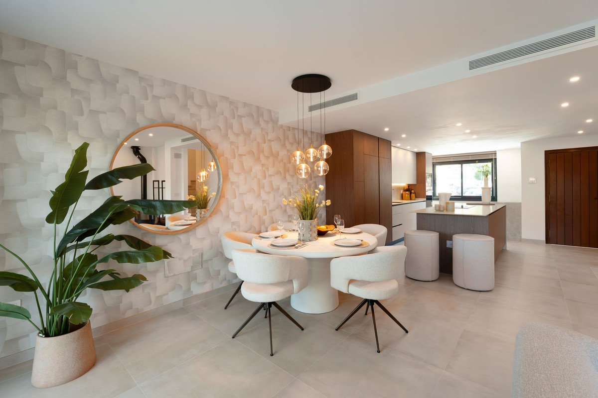 3 Bed Townhouse for sale in Nagüeles Costa Del Sol, Málaga, Spain