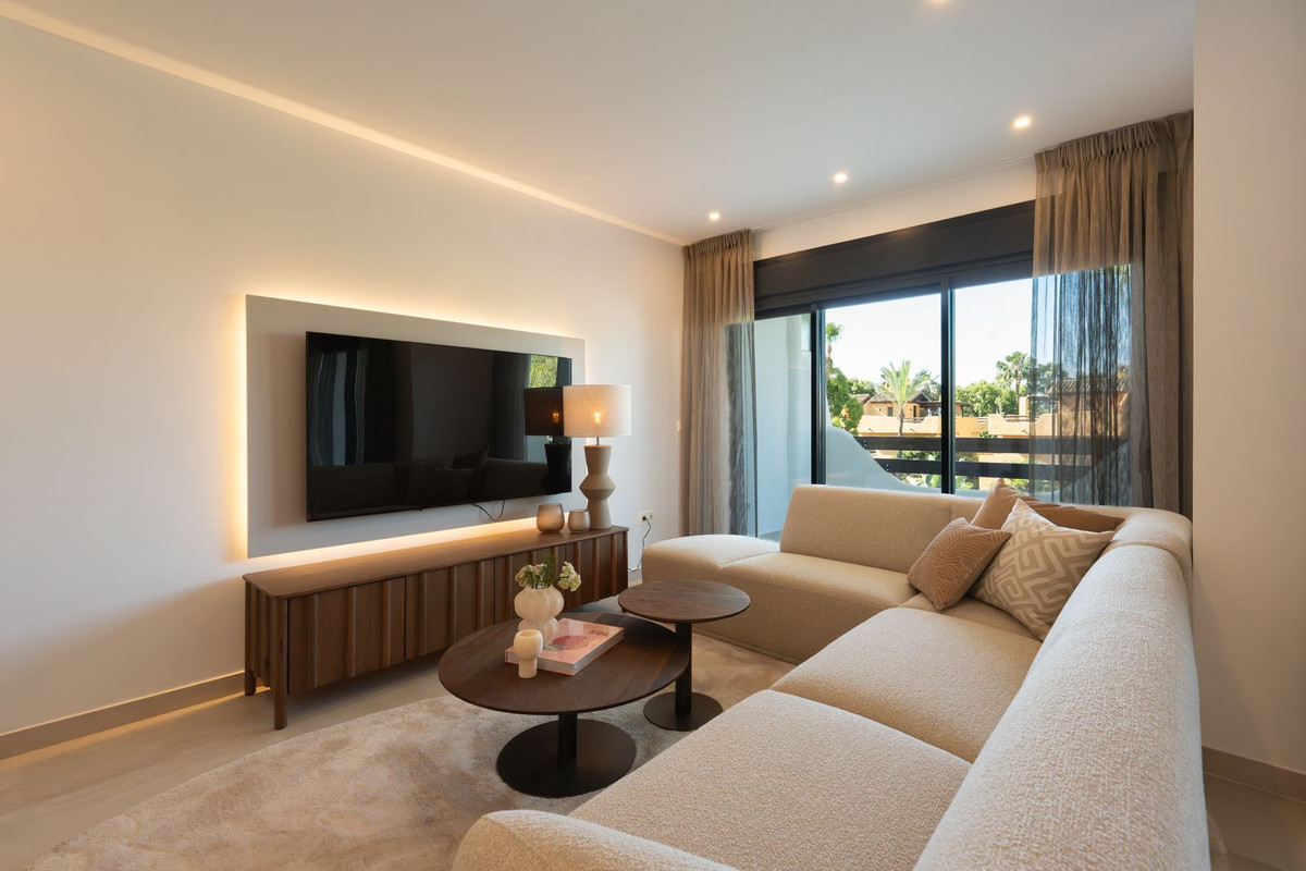 3 Bed Townhouse for sale in Nagüeles Costa Del Sol, Málaga, Spain